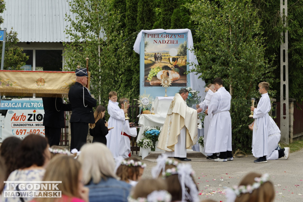 Procesja w Boże Ciało na osiedlu Sobów w Tarnobrzegu