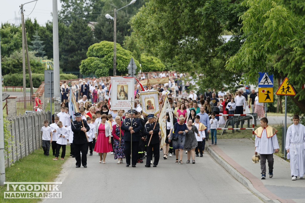 Procesja w Boże Ciało na osiedlu Sobów w Tarnobrzegu