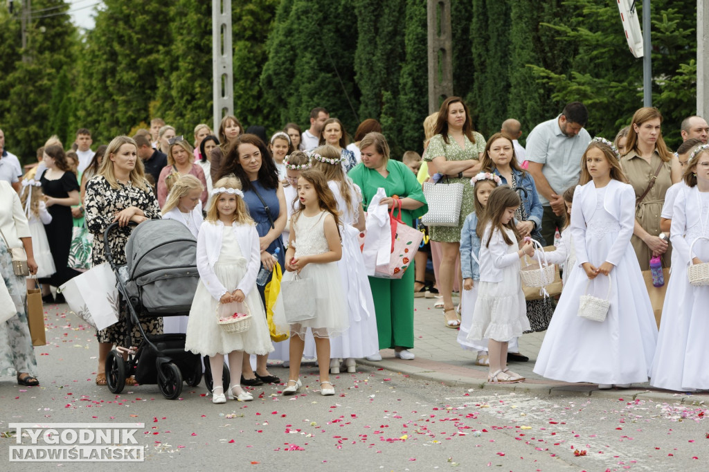 Procesja w Boże Ciało na osiedlu Sobów w Tarnobrzegu