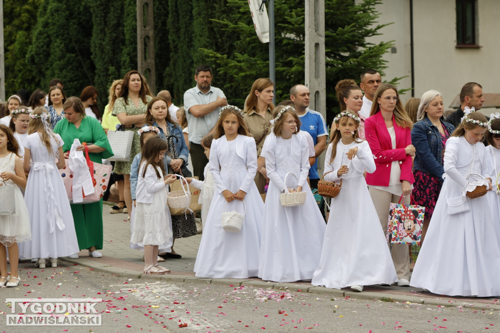 Procesja w Boże Ciało na osiedlu Sobów w Tarnobrzegu