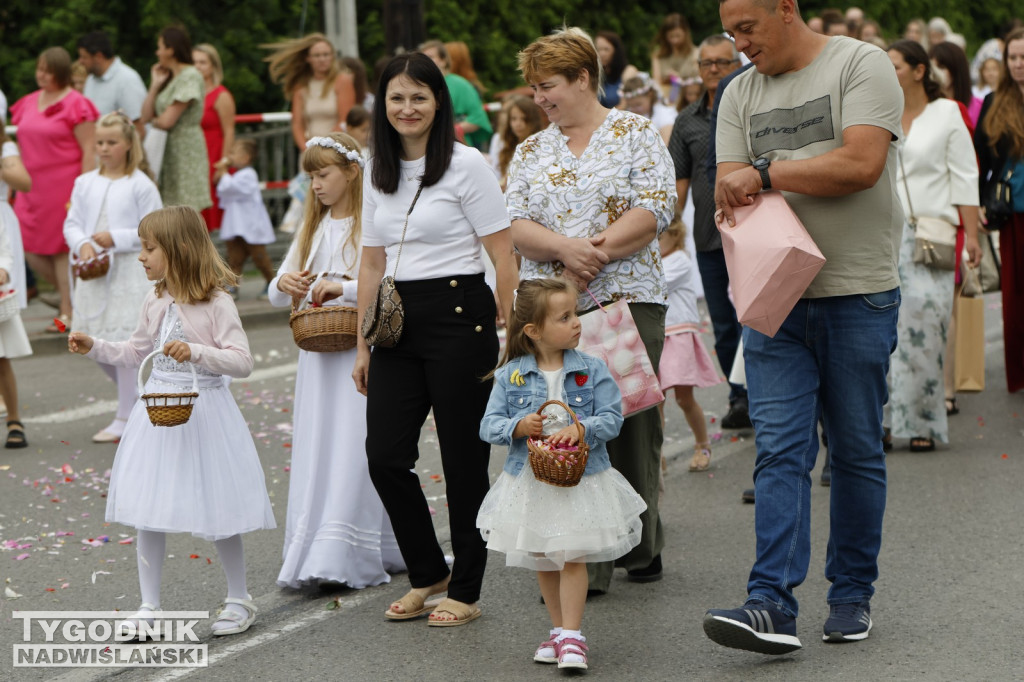 Procesja w Boże Ciało na osiedlu Sobów w Tarnobrzegu