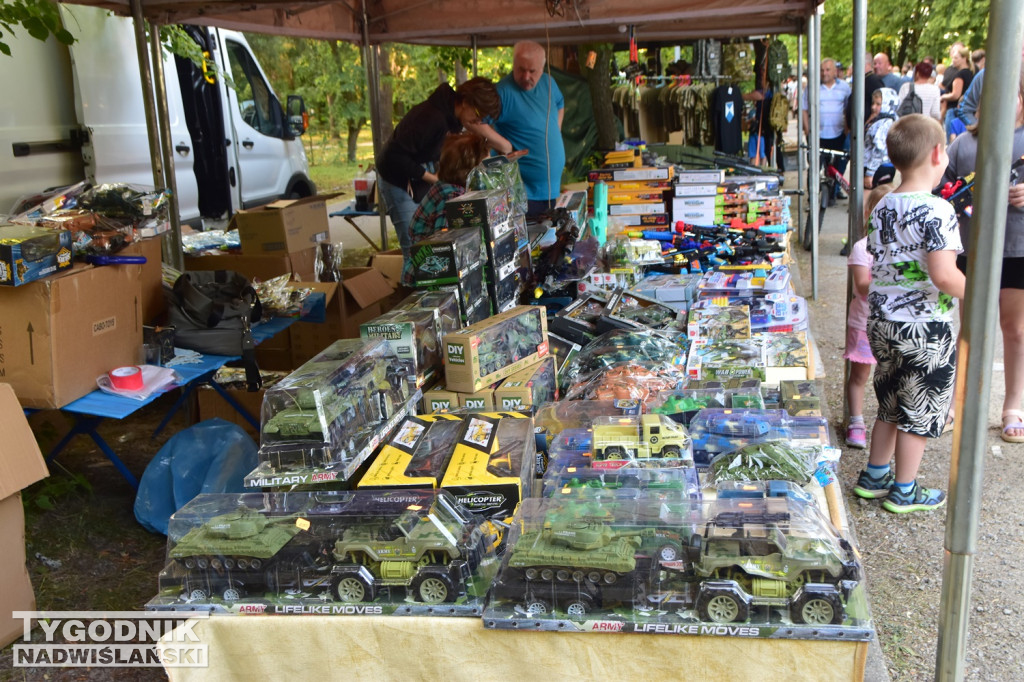 Drugi dzień Militariady w Nowej Dębie