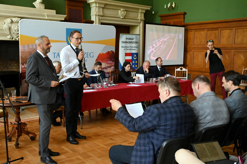 Konferencja kolejowa w Zamku Tarnowskich w Tarnobrzegu