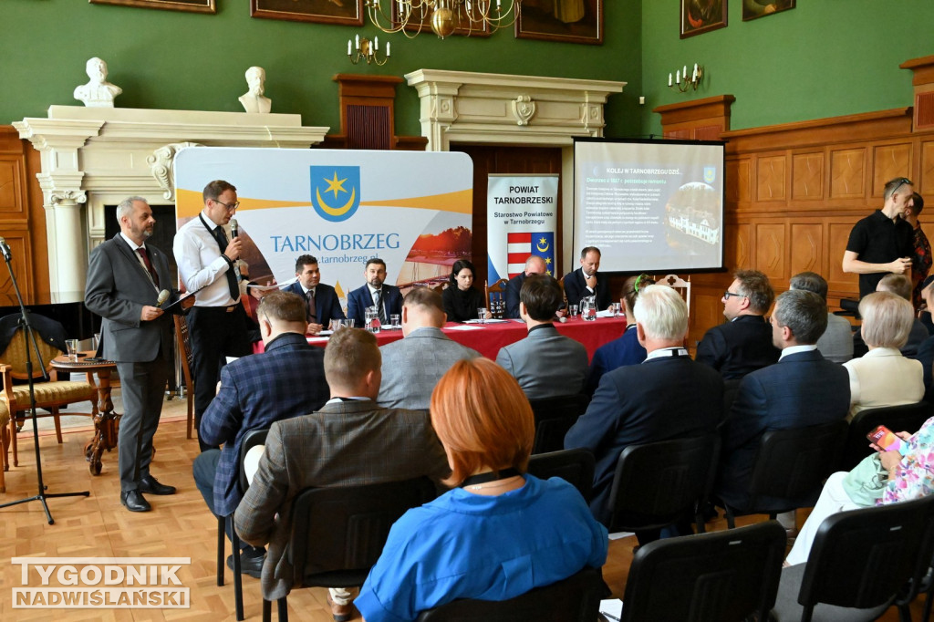 Konferencja kolejowa w Zamku Tarnowskich w Tarnobrzegu