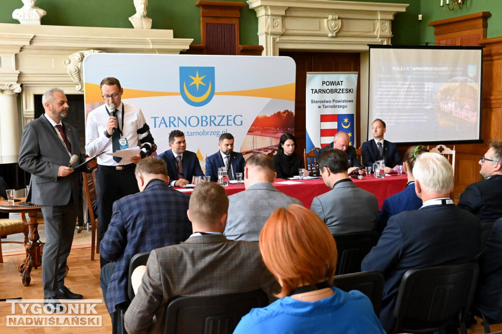 Konferencja kolejowa w Zamku Tarnowskich w Tarnobrzegu