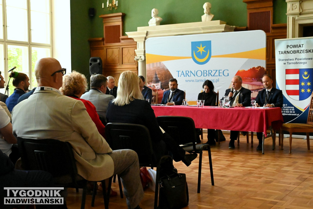 Konferencja kolejowa w Zamku Tarnowskich w Tarnobrzegu
