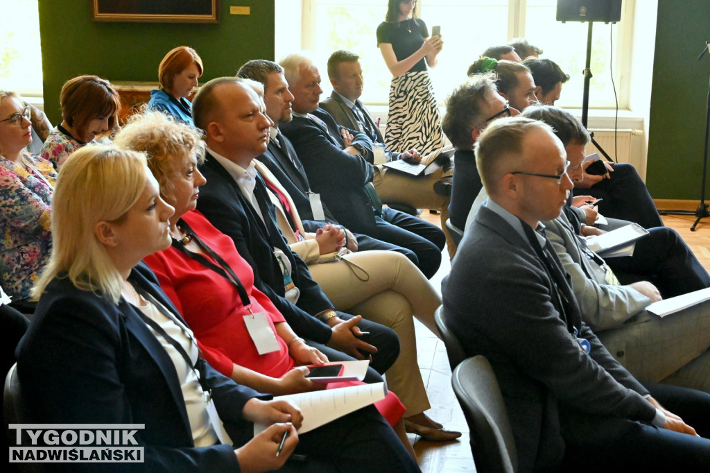 Konferencja kolejowa w Zamku Tarnowskich w Tarnobrzegu