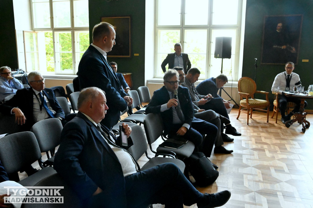 Konferencja kolejowa w Zamku Tarnowskich w Tarnobrzegu