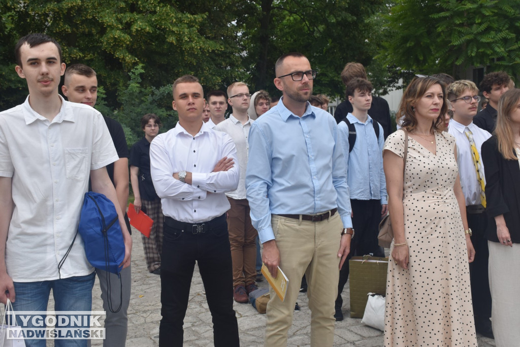 Zakończenie roku szkolnego w szkołach średnich