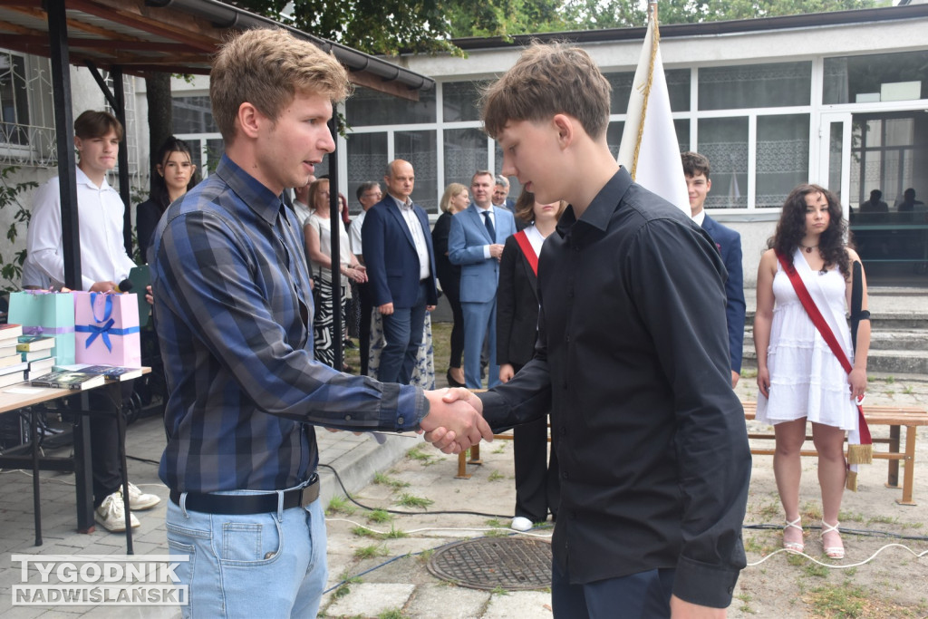 Zakończenie roku szkolnego w szkołach średnich