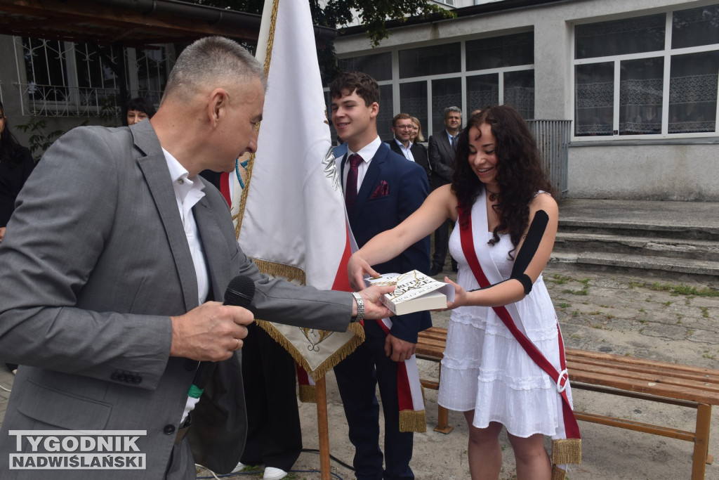 Zakończenie roku szkolnego w szkołach średnich