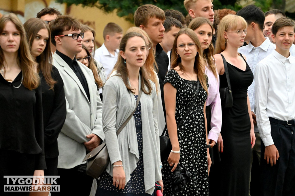 Zakończenie roku szkolnego w szkołach średnich