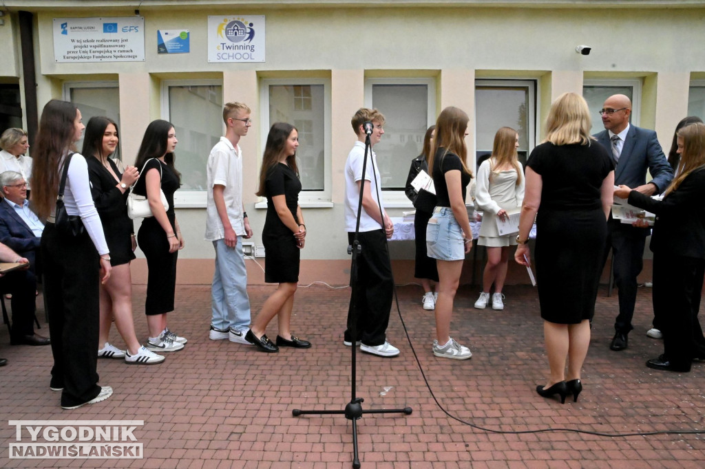 Zakończenie roku szkolnego w szkołach średnich