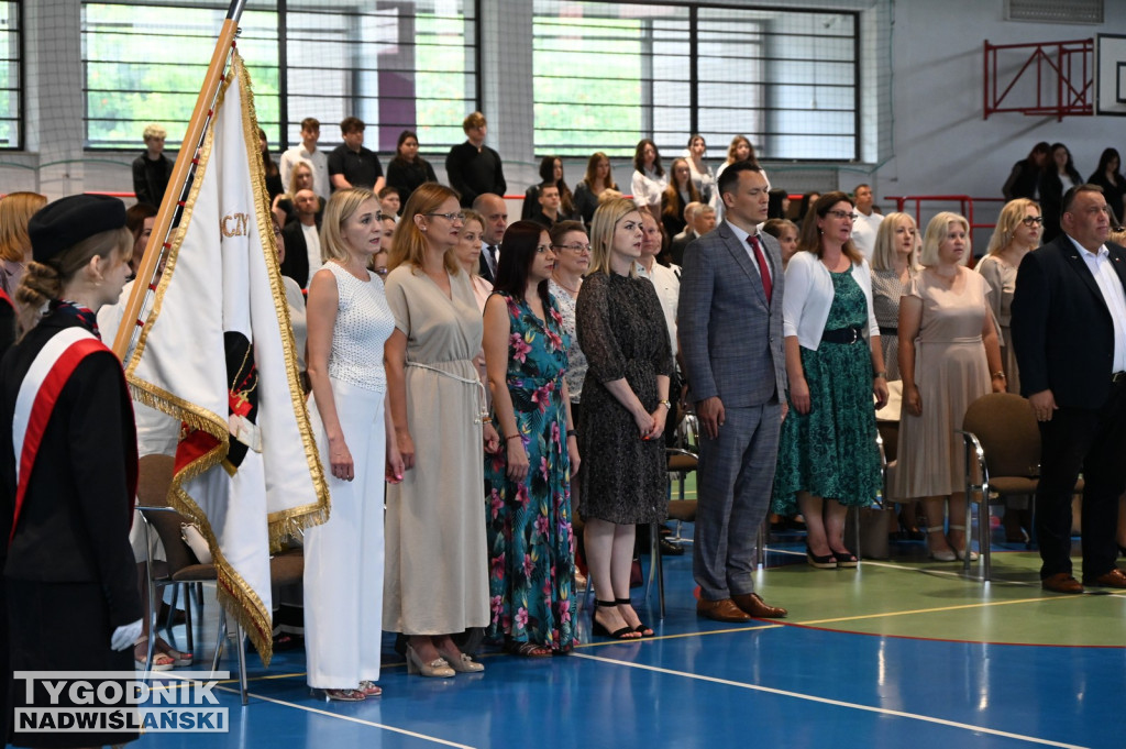 Zakończenie roku szkolnego w szkołach średnich