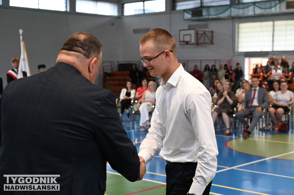 Zakończenie roku szkolnego w szkołach średnich