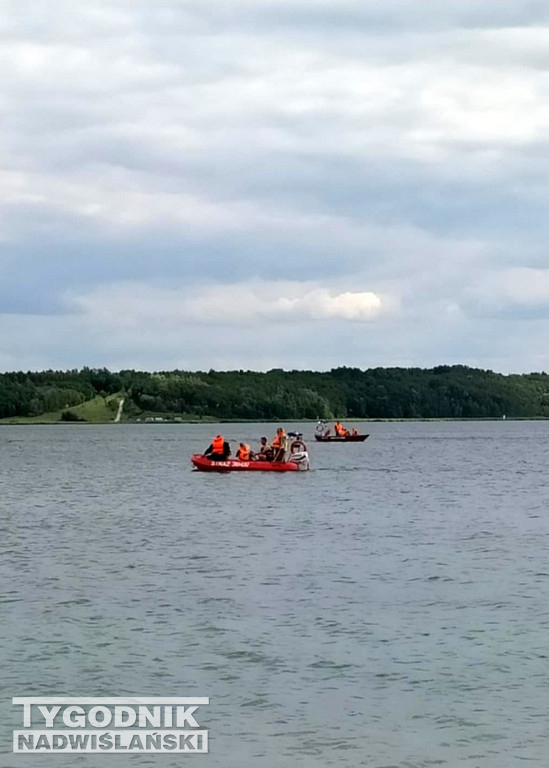 Poszukiwania zaginionego pływaka w Jeziorze Tarnobrzeskim