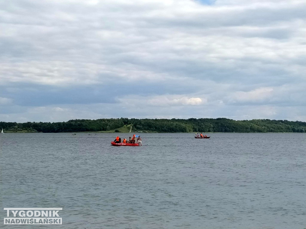 Poszukiwania zaginionego pływaka w Jeziorze Tarnobrzeskim