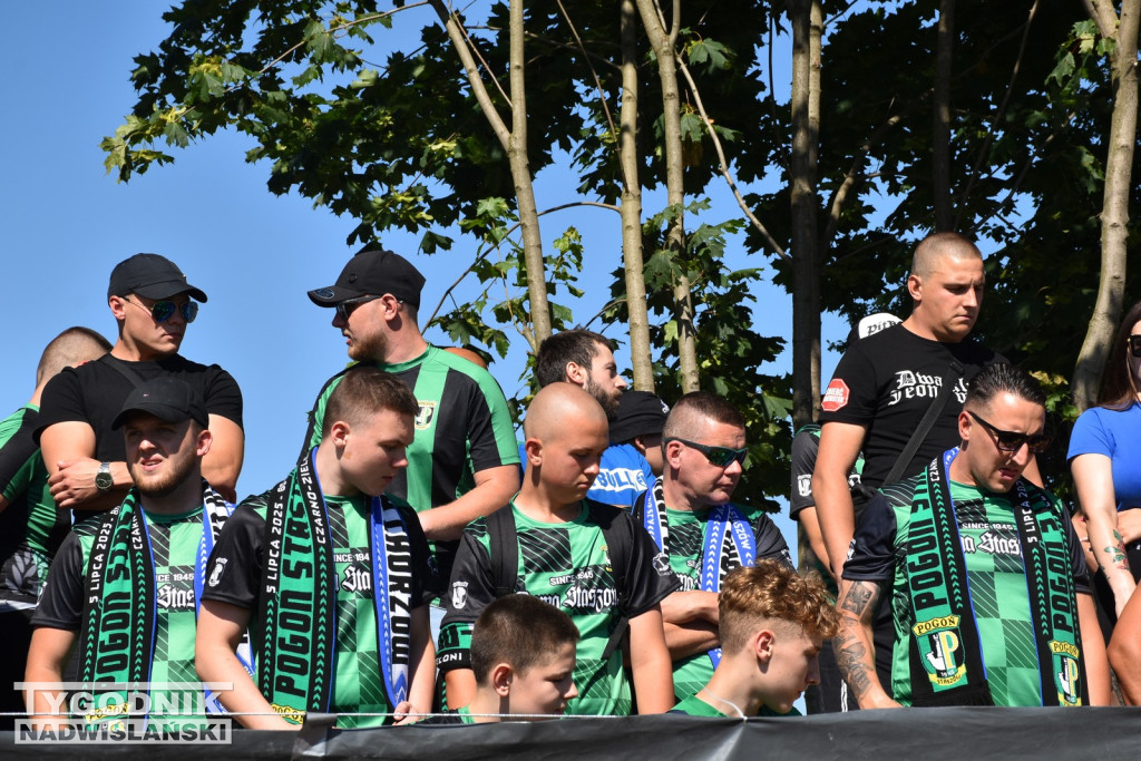Zdjęcia z trybun meczu Pogoni Staszów z Ruchem Chorzów