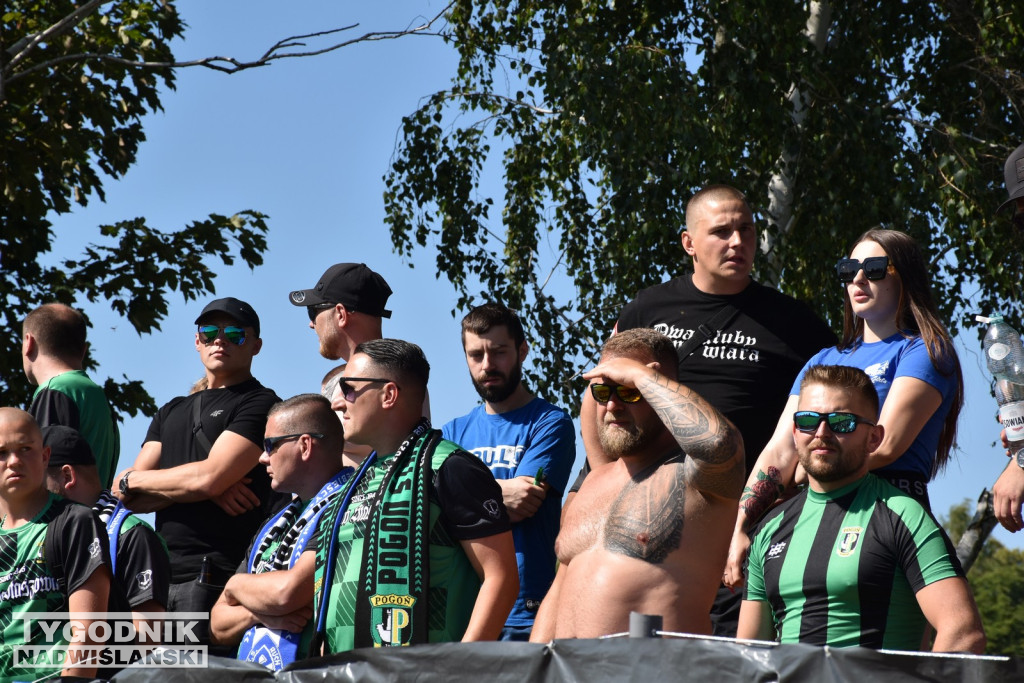 Zdjęcia z trybun meczu Pogoni Staszów z Ruchem Chorzów