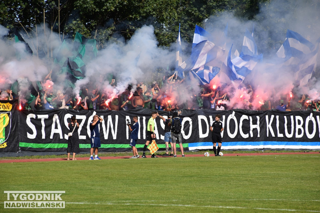 Zdjęcia z trybun meczu Pogoni Staszów z Ruchem Chorzów