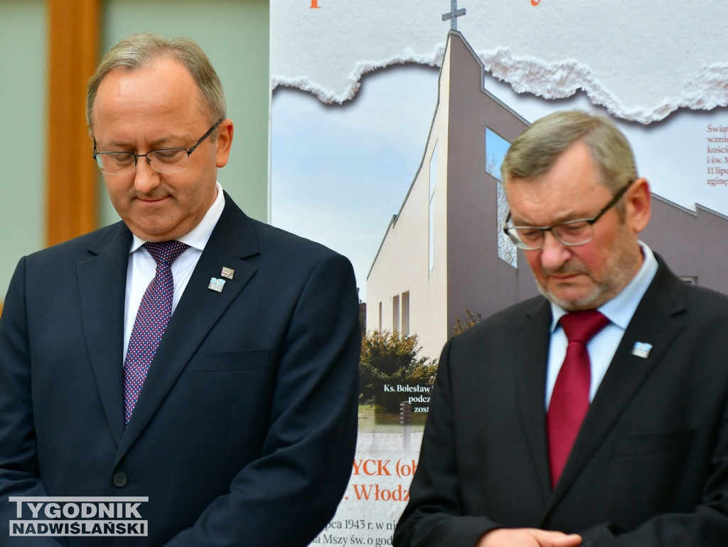 Wystawa o Wołyniu przed Zamkiem Tarnowskich w Tarnobrzegu