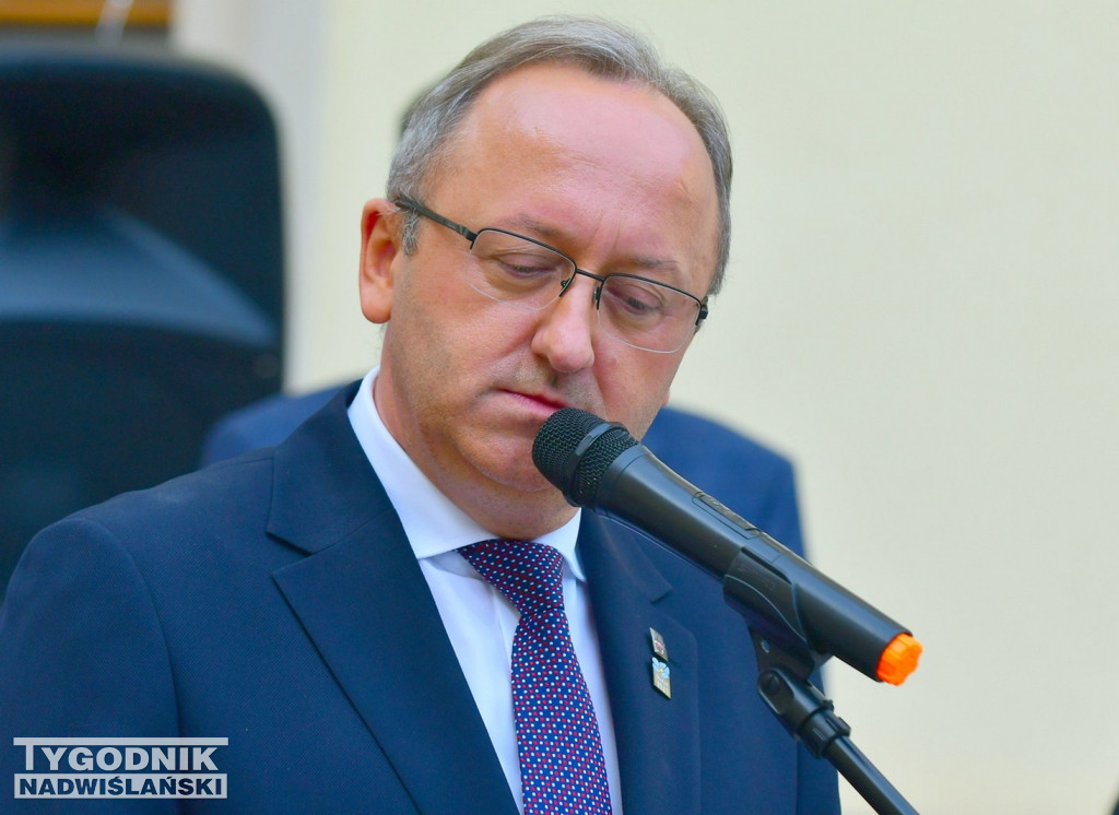Wystawa o Wołyniu przed Zamkiem Tarnowskich w Tarnobrzegu