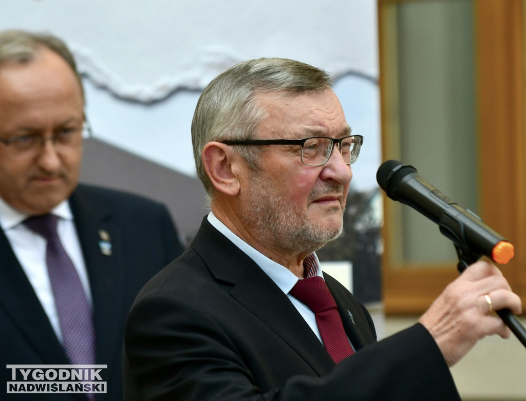 Wystawa o Wołyniu przed Zamkiem Tarnowskich w Tarnobrzegu