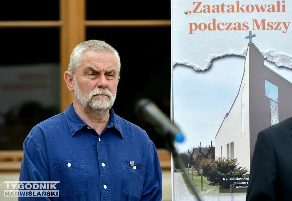 Wystawa o Wołyniu przed Zamkiem Tarnowskich w Tarnobrzegu