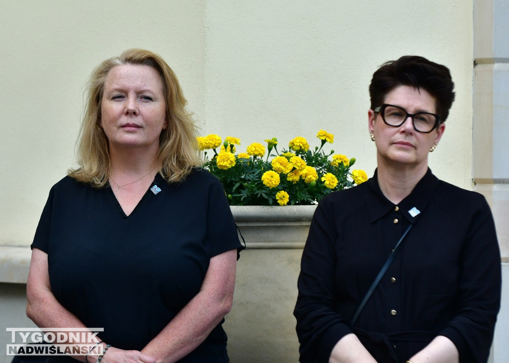 Wystawa o Wołyniu przed Zamkiem Tarnowskich w Tarnobrzegu