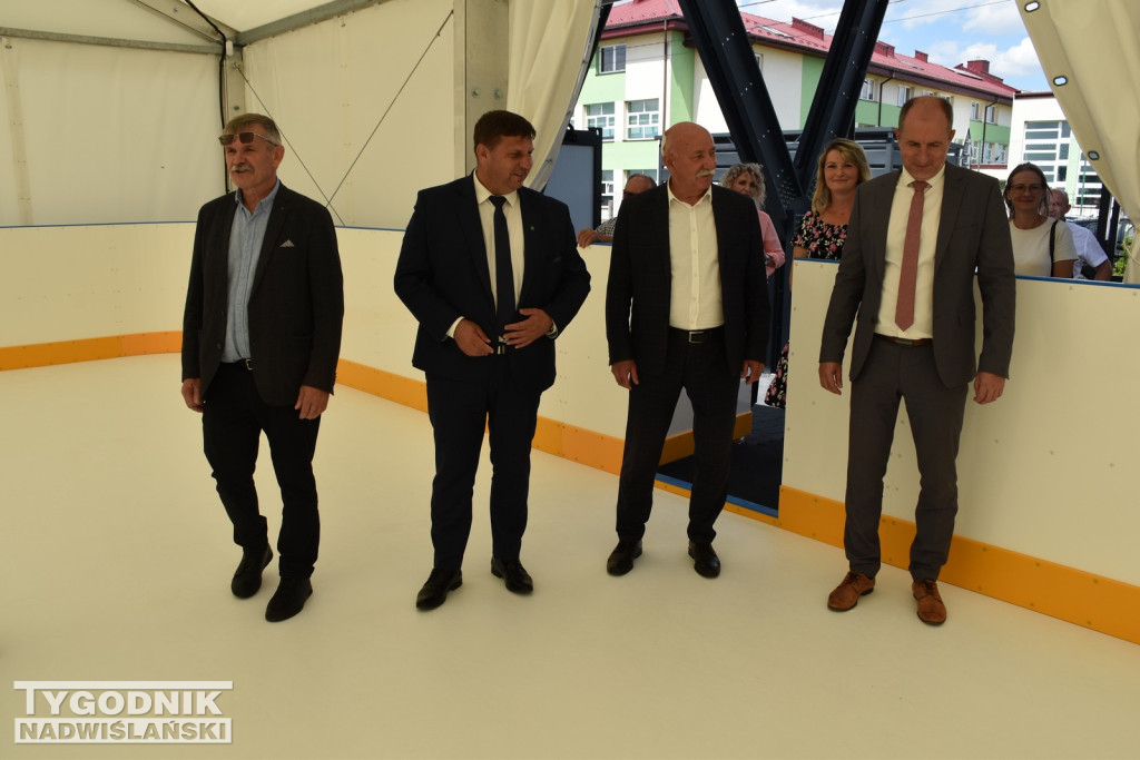 Otwarcie lodowiska i basenów w Lipniku