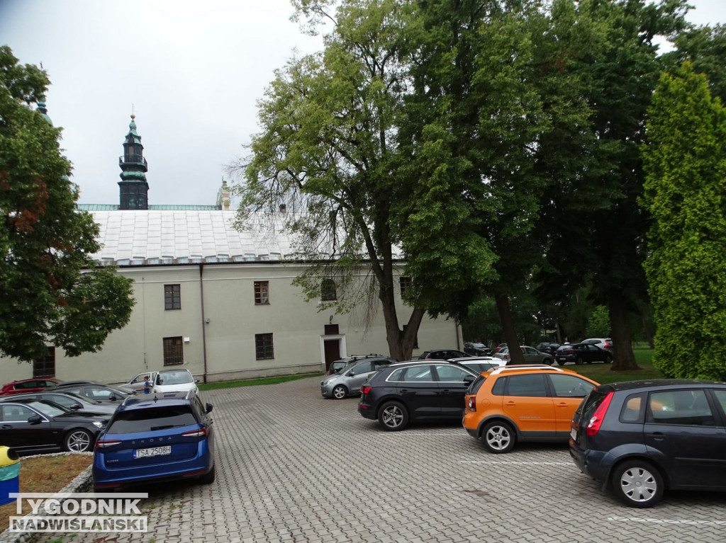 Święcenie pojazdów u dominikanów w Tarnobrzegu