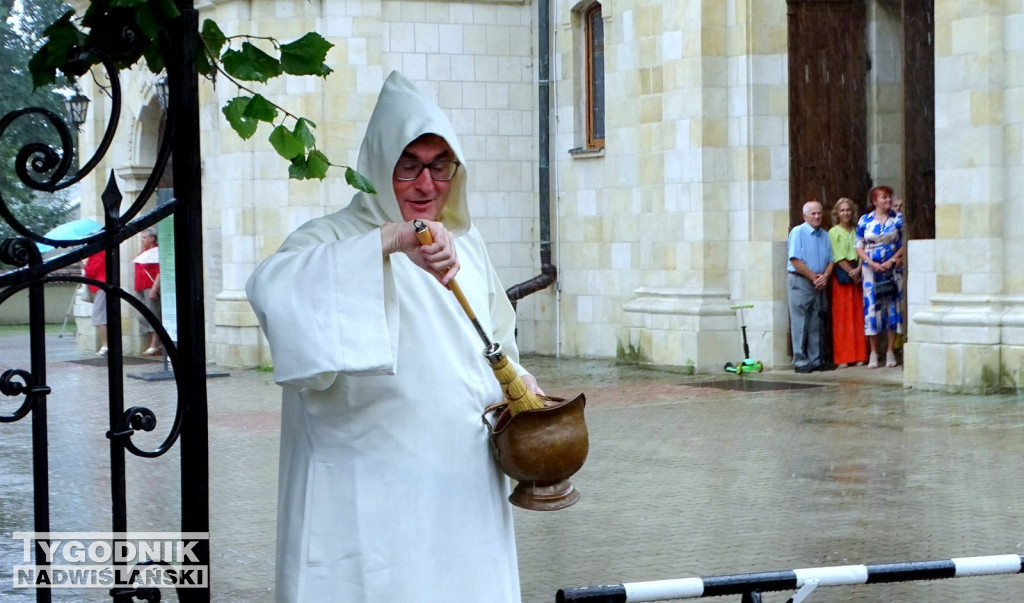 Święcenie pojazdów u dominikanów w Tarnobrzegu