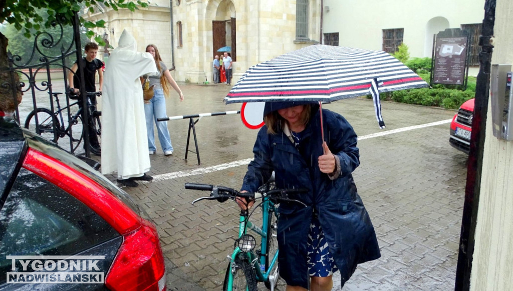 Święcenie pojazdów u dominikanów w Tarnobrzegu