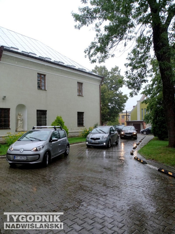 Święcenie pojazdów u dominikanów w Tarnobrzegu