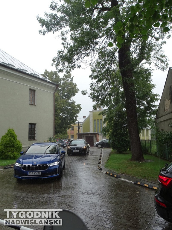 Święcenie pojazdów u dominikanów w Tarnobrzegu