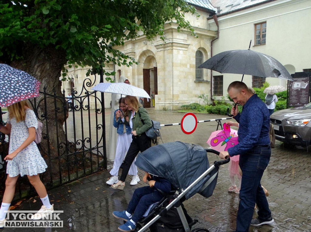 Święcenie pojazdów u dominikanów w Tarnobrzegu