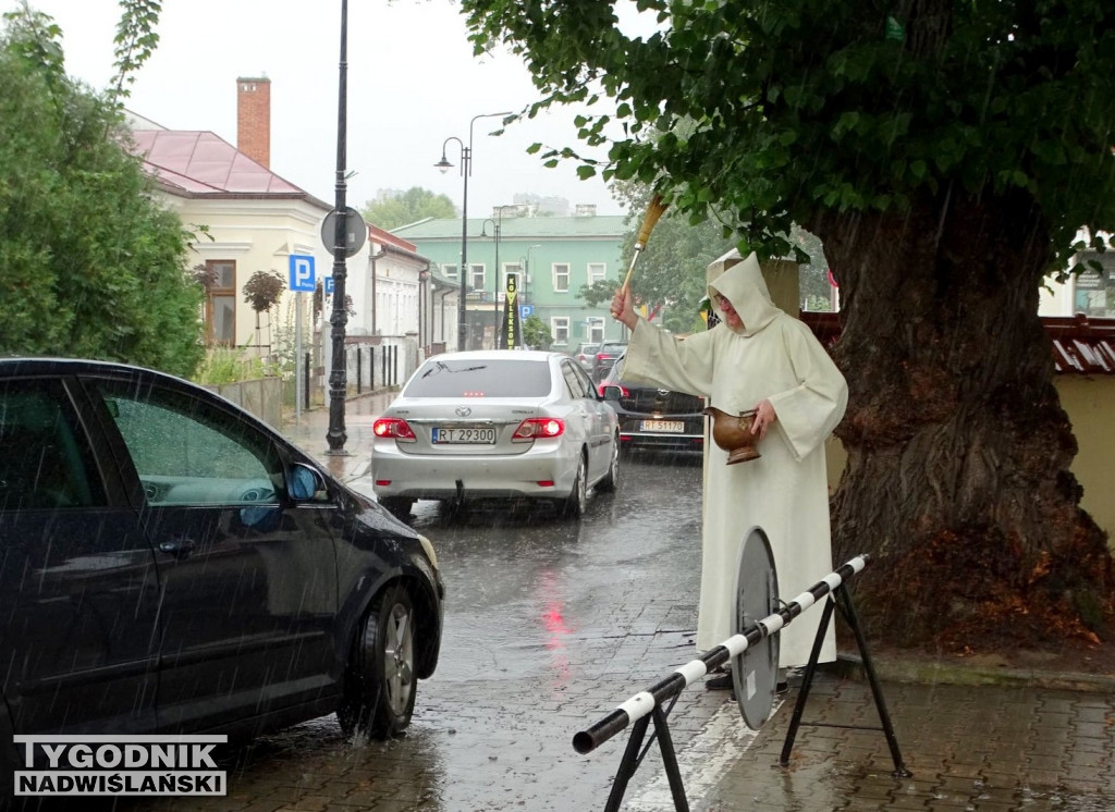 Święcenie pojazdów u dominikanów w Tarnobrzegu