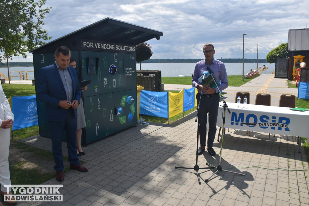 Butelkomat nad Jeziorem Tarnobrzskim