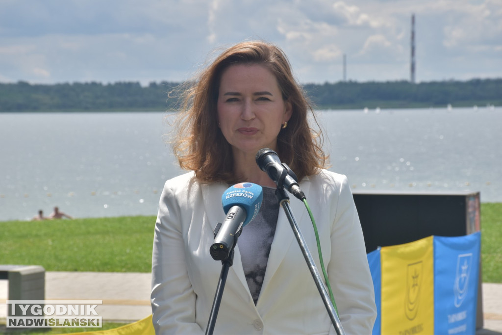 Butelkomat nad Jeziorem Tarnobrzskim