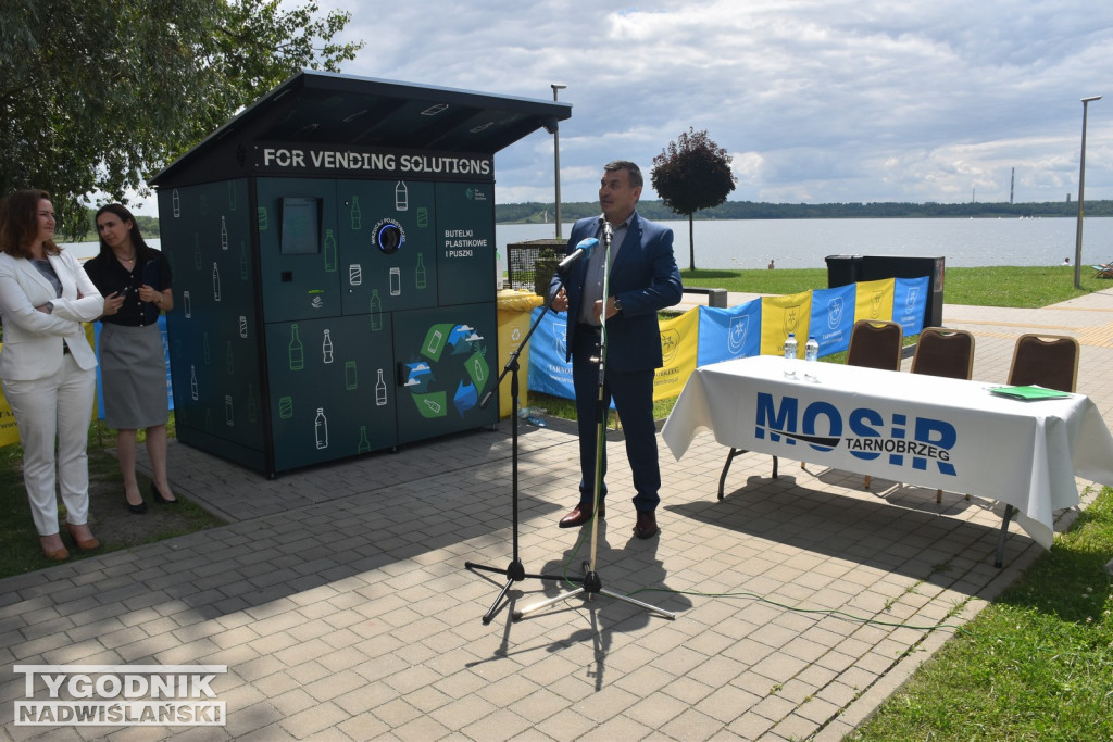 Butelkomat nad Jeziorem Tarnobrzskim