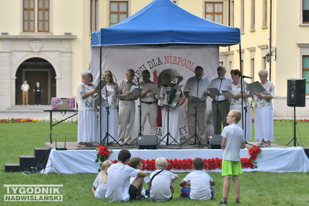 1 sierpnia - patriotyczne bieganie w parku dzikowskim