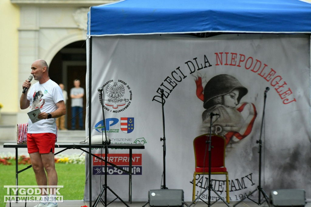 1 sierpnia - patriotyczne bieganie w parku dzikowskim