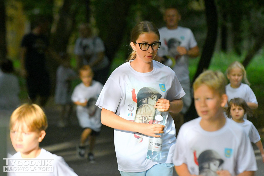 1 sierpnia - patriotyczne bieganie w parku dzikowskim