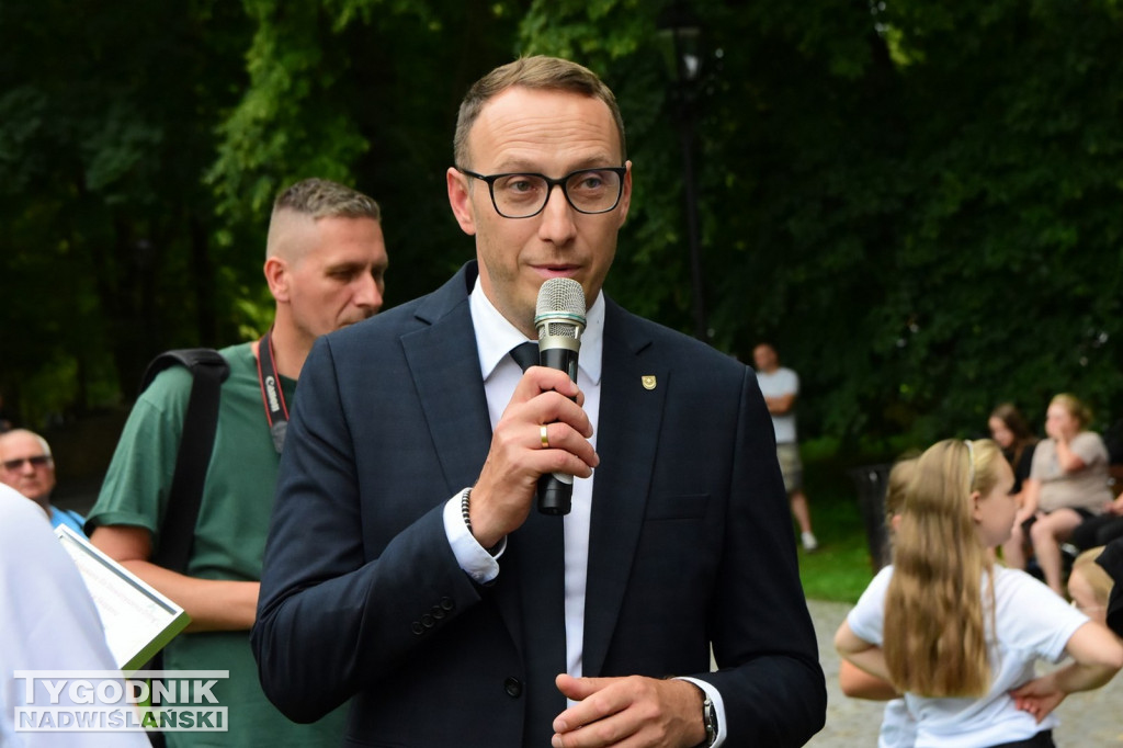 1 sierpnia - patriotyczne bieganie w parku dzikowskim