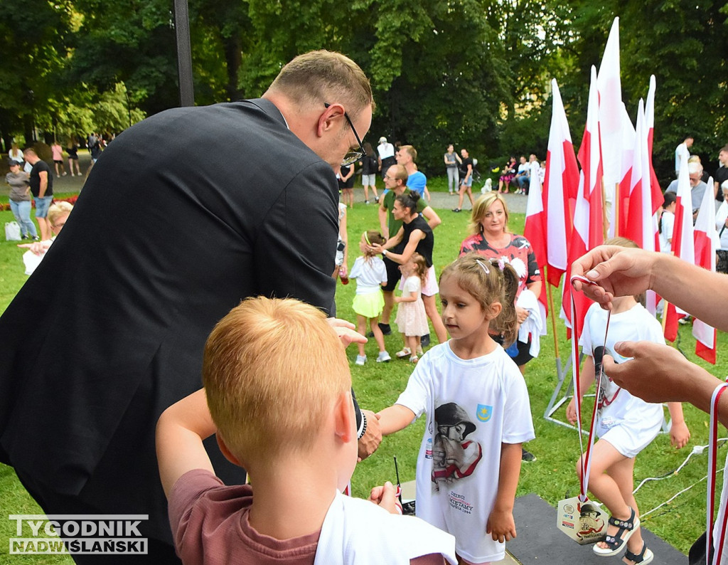1 sierpnia - patriotyczne bieganie w parku dzikowskim