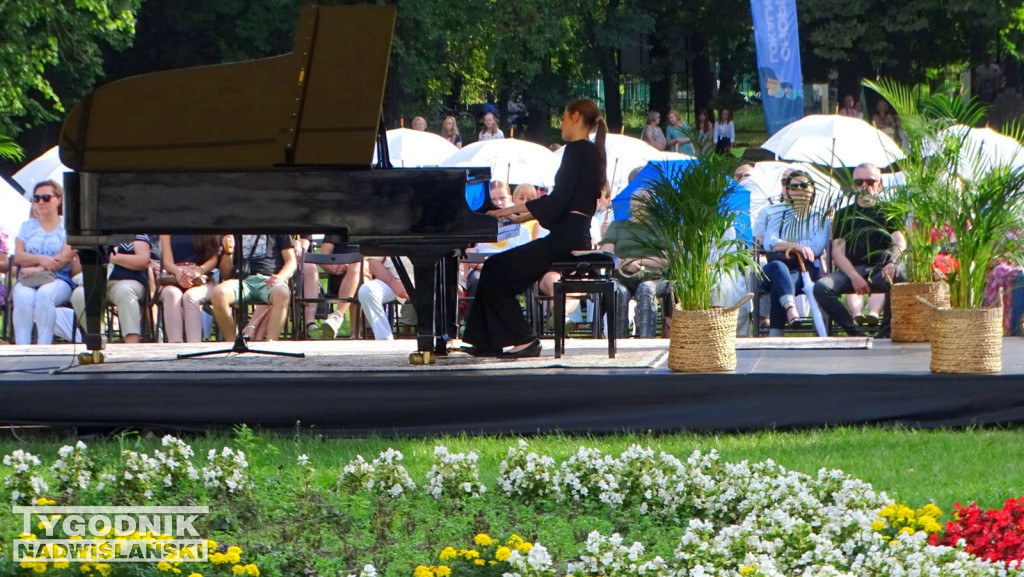 Koncert chopinowski w parku dzikowskim w Tarnobrzegu