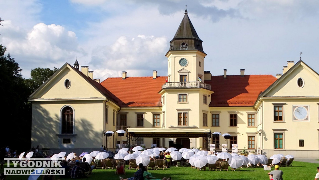 Koncert chopinowski w parku dzikowskim w Tarnobrzegu