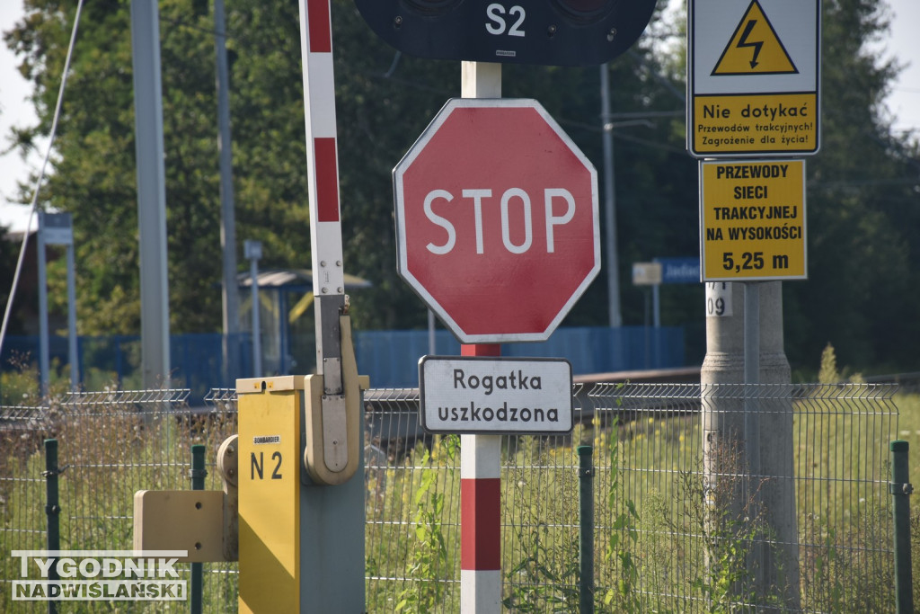 Znak Stop przejazd kolejowy Jadachy