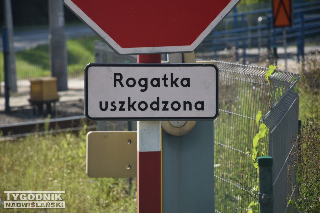 Znak Stop przejazd kolejowy Jadachy