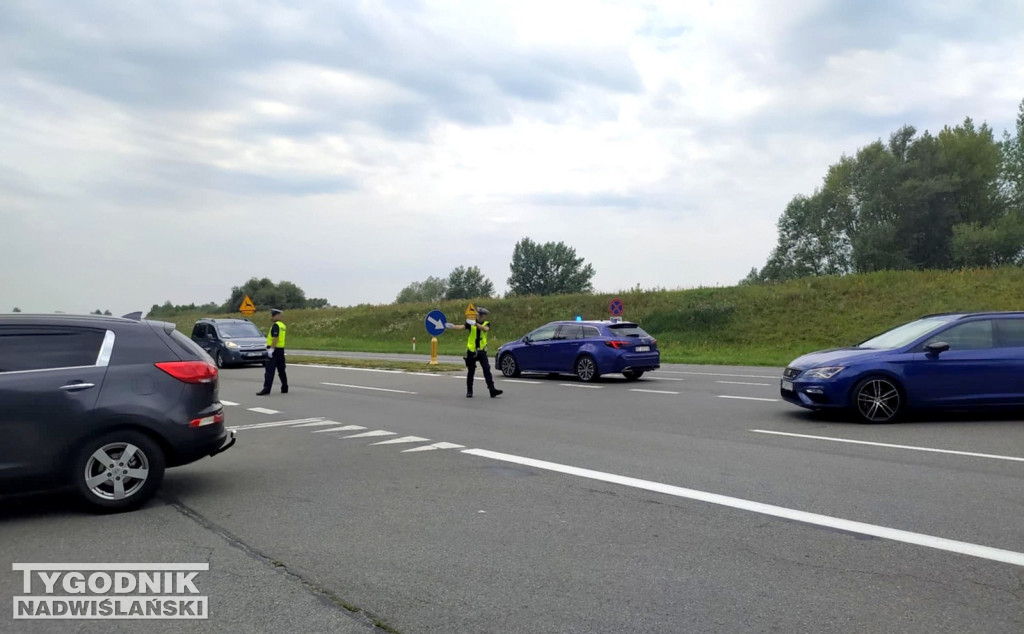 Korki przy wjeździe nad Jezioro Tarnobrzeskie